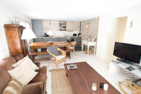 Apartament Central Amb Terrassa Alp Extérieur photo